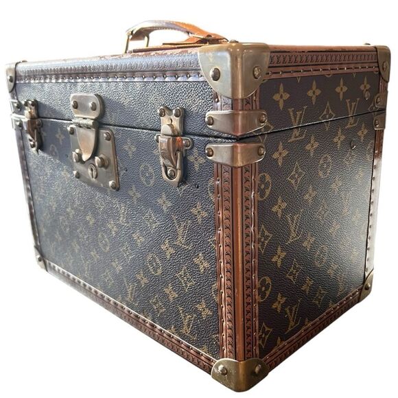 LOUIS VUITTON
Monogram Boite Pharmacie Toiletry Case - Picture 3 of 14